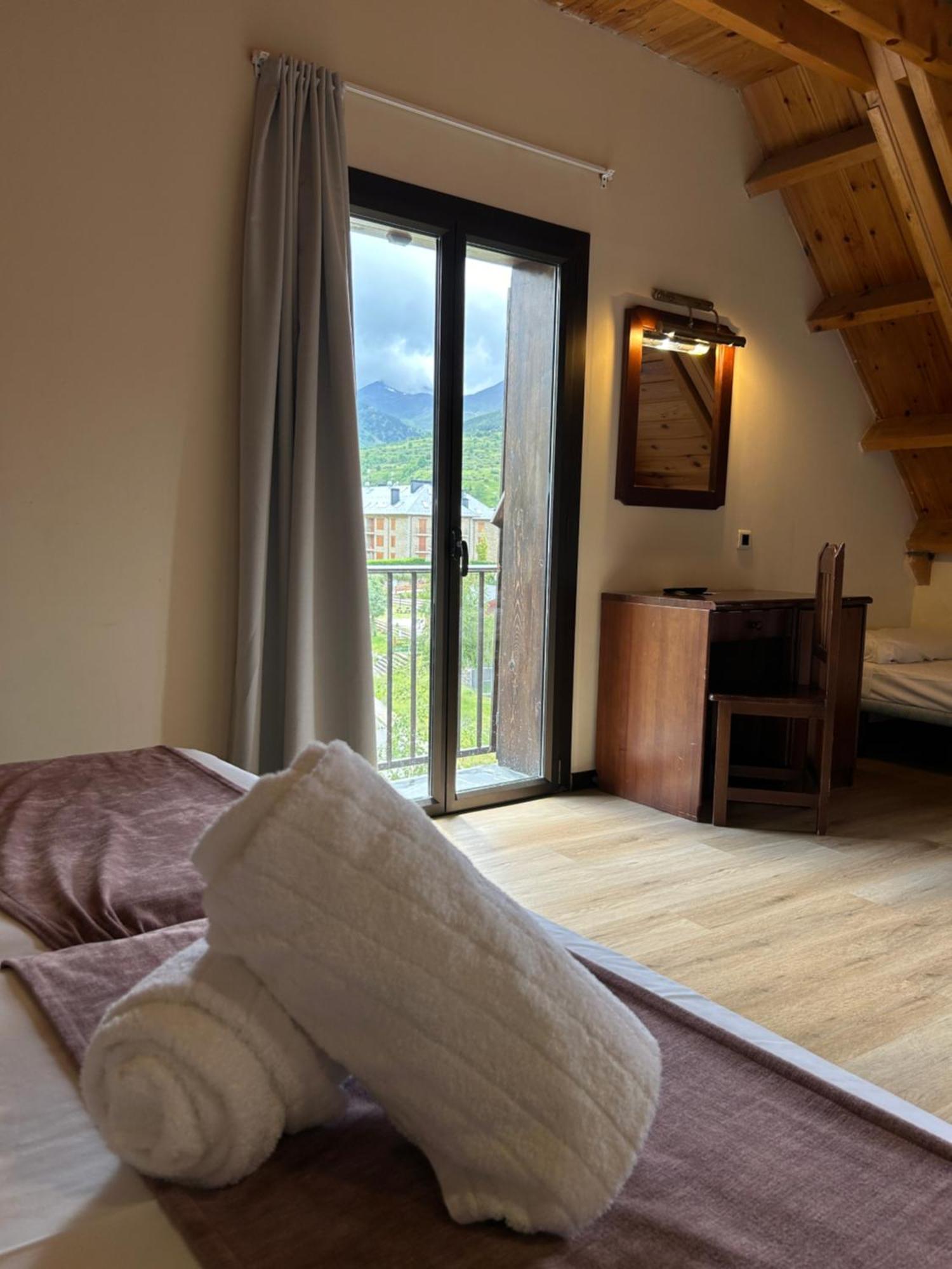 Hotel Romanic Taull Exterior photo