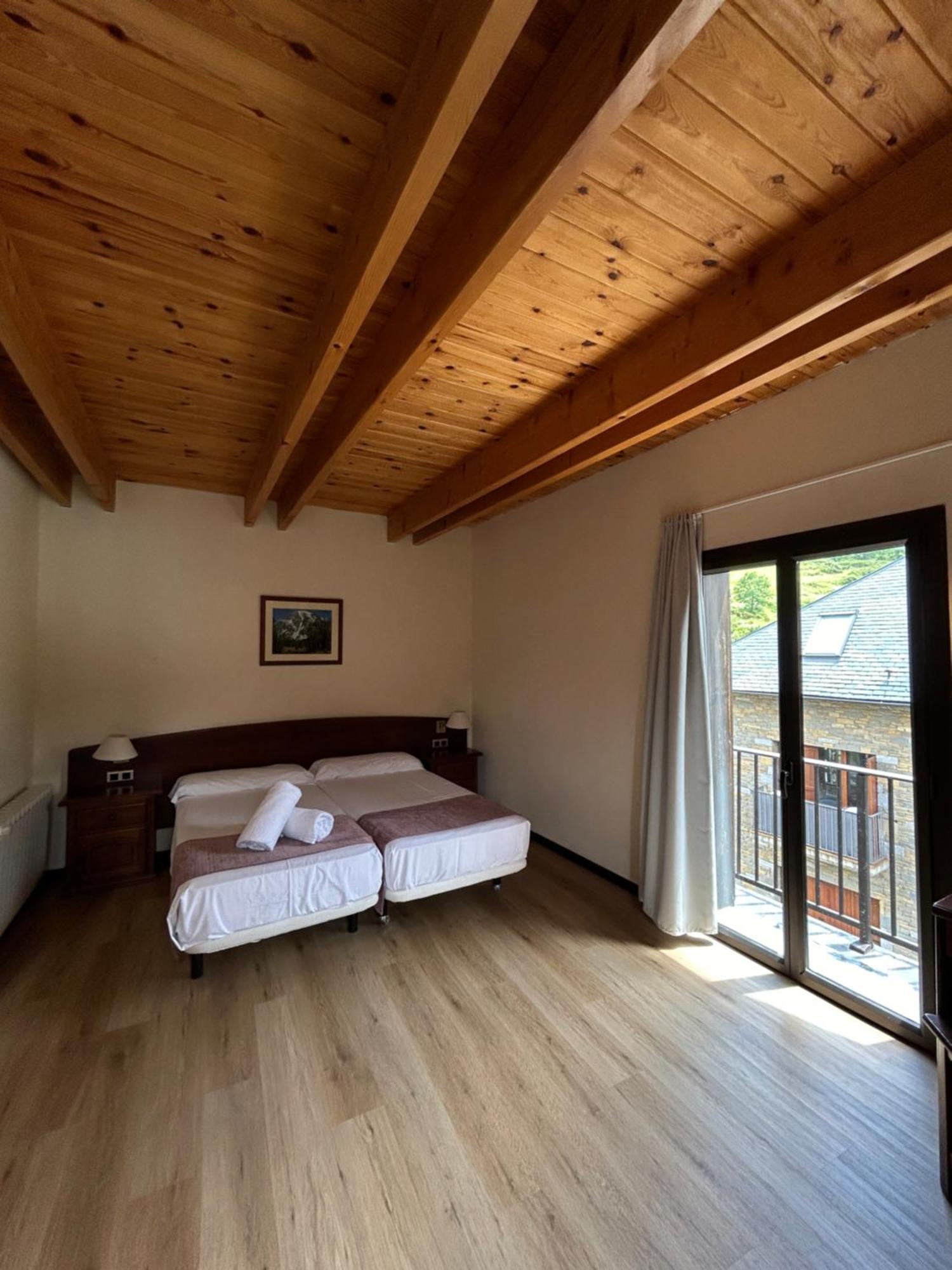 Hotel Romanic Taull Exterior photo