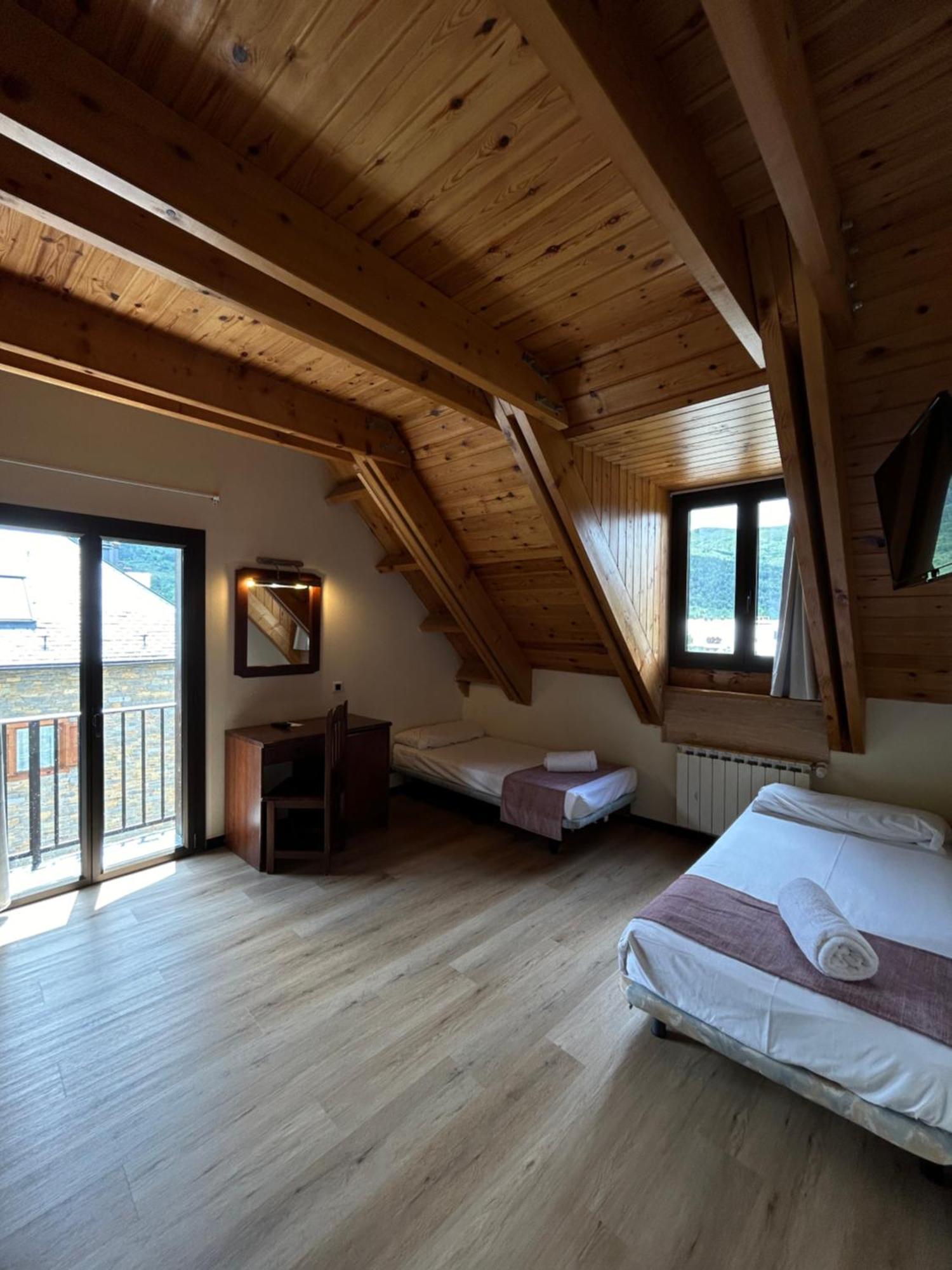 Hotel Romanic Taull Exterior photo