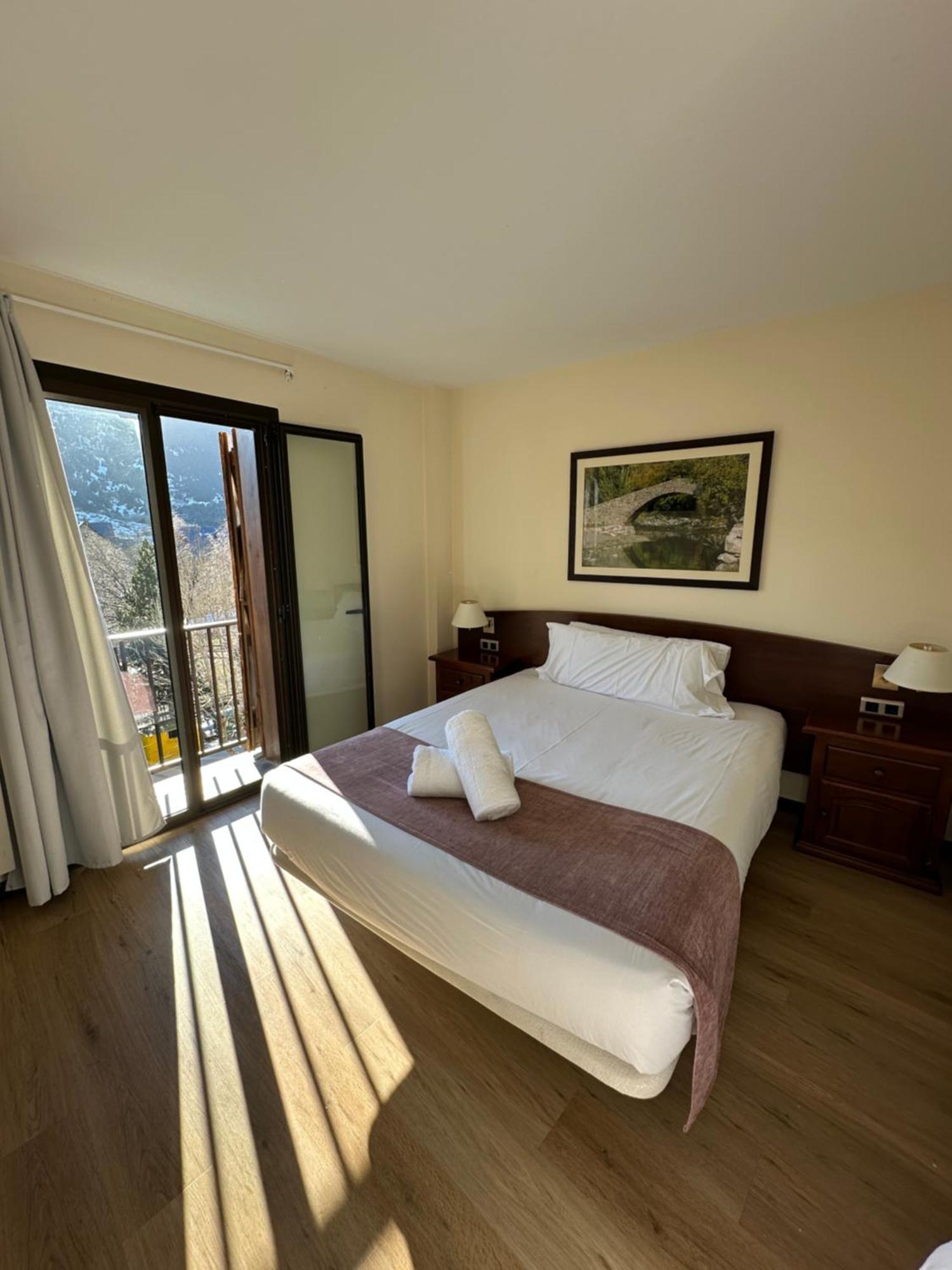 Hotel Romanic Taull Exterior photo